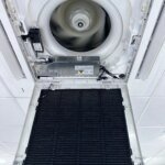 Geopende cassette airco met ventilator en filter