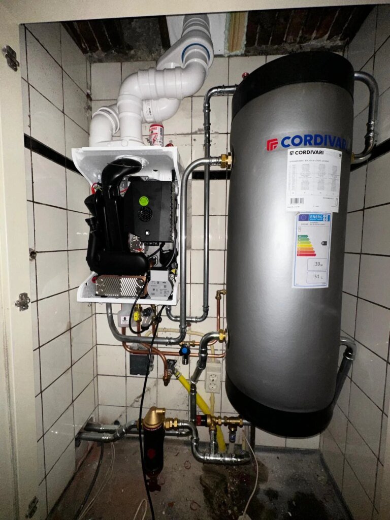 Cv ketel met Cordivari buffervat en leidingwerk