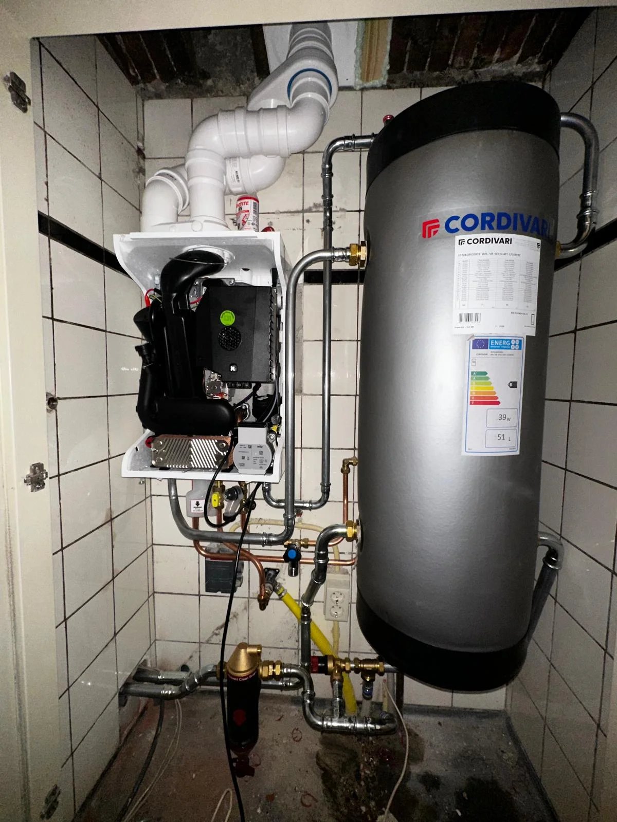 Cv ketel met Cordivari buffervat en leidingwerk