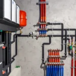 Vloerverwarming verdeler met cv leidingen en expansievat