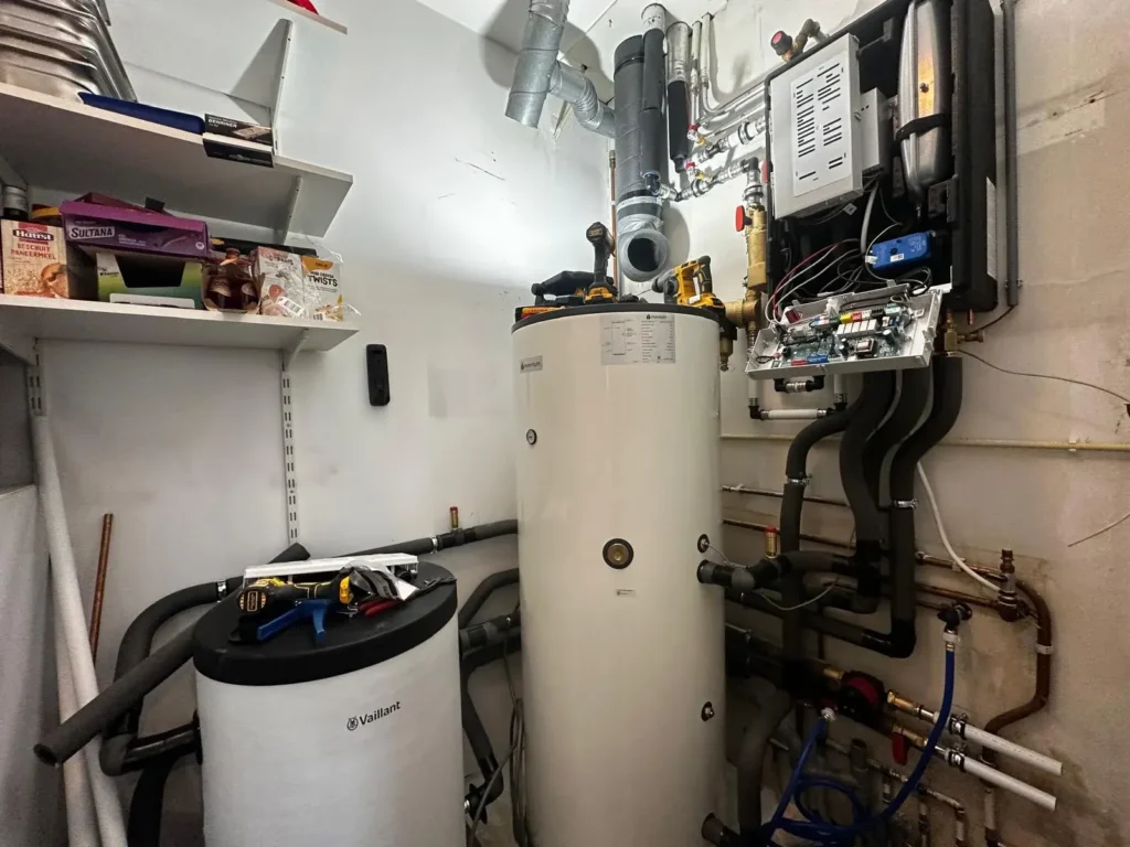 Warmtepomp installatie met boiler en buffervat